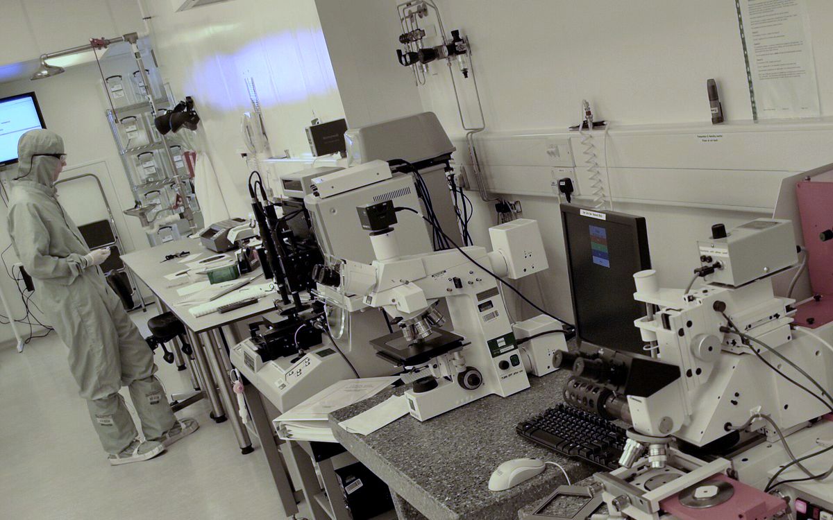 Laboratory bench with measurement instruments
